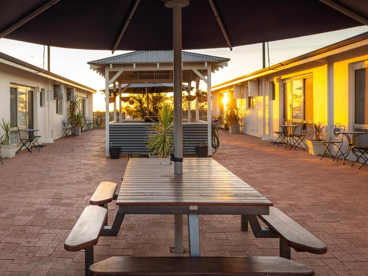 Api Pelican Beach Front Apartments Kalbarri Kültér fotó