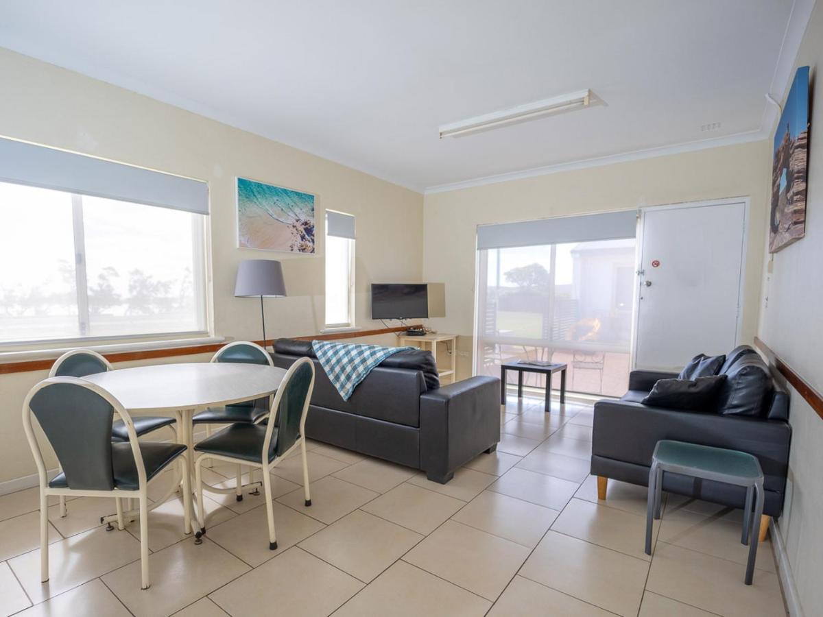 Api Pelican Beach Front Apartments Kalbarri Kültér fotó